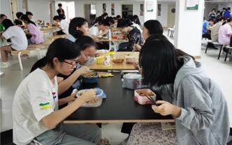 郑州中考集训学校食堂